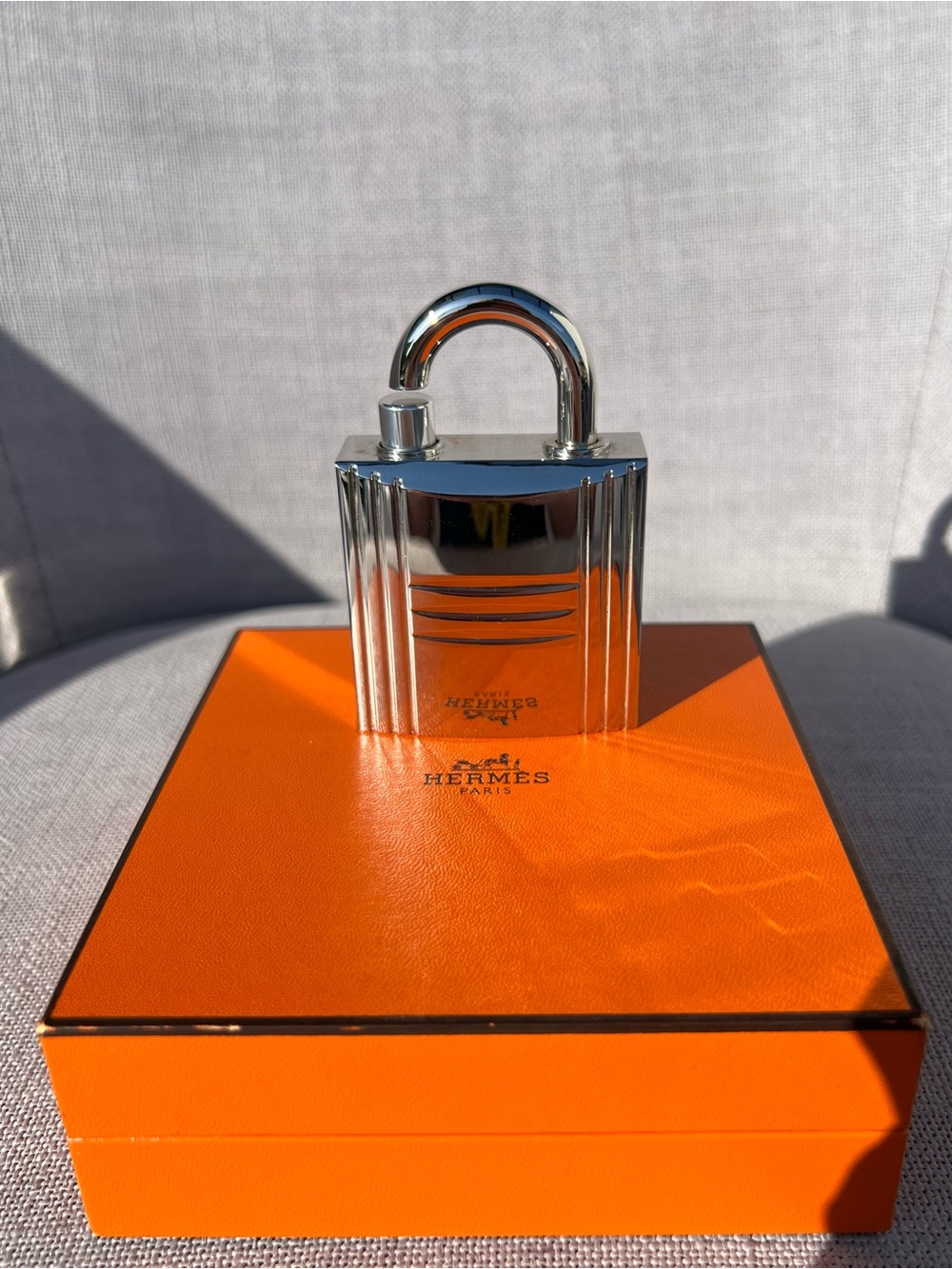 Hermès Cadenas Kelly Caleche 24 Faubourg Refillable Perfume Spray - Picture 4 of 9